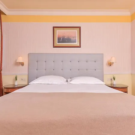 Continental 3* أوباتيا