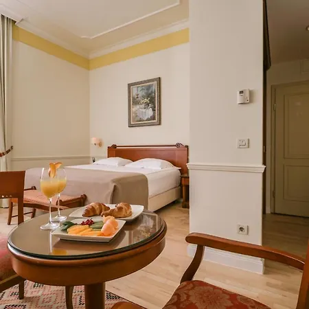 فندق Continental أوباتيا