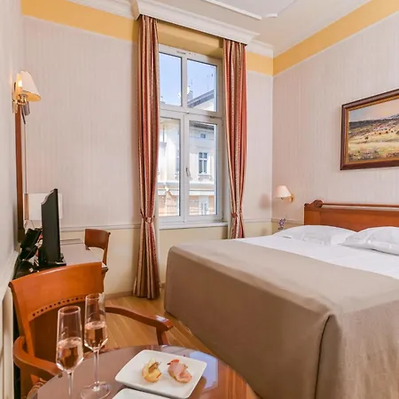 Continental 3* أوباتيا